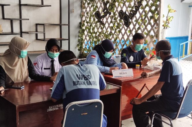 					Warga Binaan Rutan Barru Skrining TBC. (Foto: Ist)