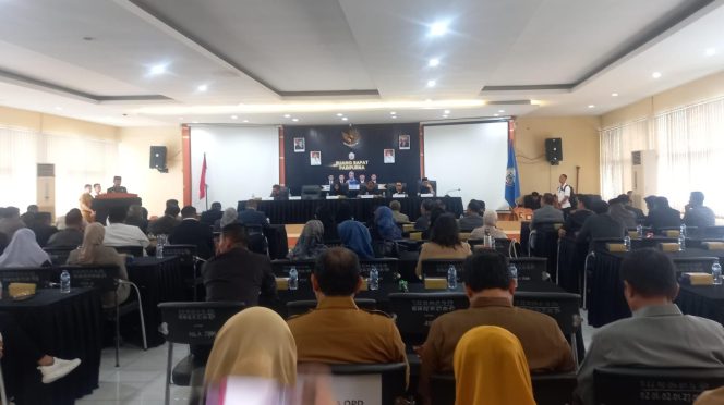 					Rapat Paripurna DPRD Provinsi di Kantor Dinas Bina Marga (dok)