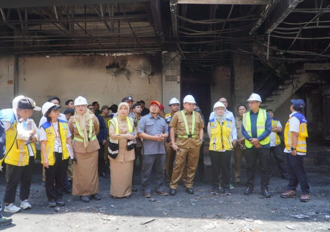 					Wali kota Munafri saat meninjau Gedung DPRD Makassar (dok)