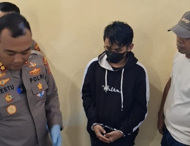 					Tersangka Saat Diinterogasi oleh Kapolres Bulukumba, AKBP Restu Wijayanto. (Foto: Berita.News/ Syarif)