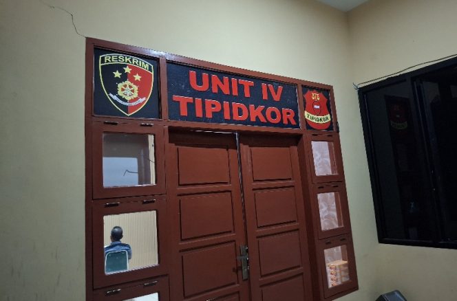 					Andi Jefrianto Asapa Menjalani Pemeriksaan di Ruang Penyidik Tipidkor Polres Sinjai. (Foto: Berita.News)