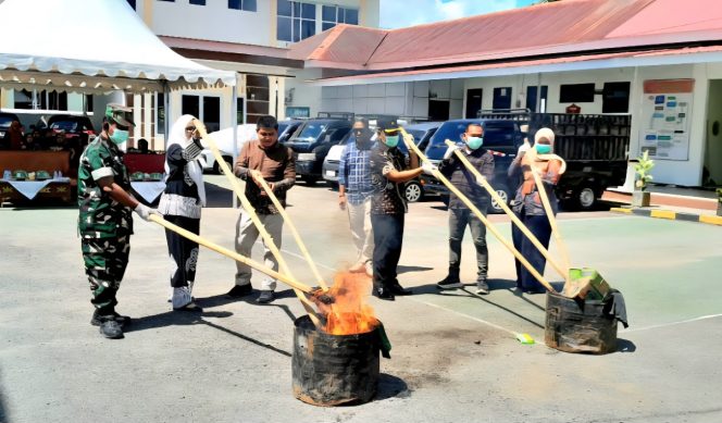 					Pemusnahan Barang Bukti di Kejari Sinjai. (Foto: Istimewa)