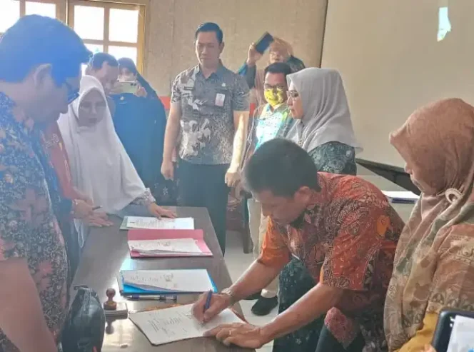 					Kepala SMP di Takalar Teken Perjanjian Kinerja Berbasis Rapor Pendidikan