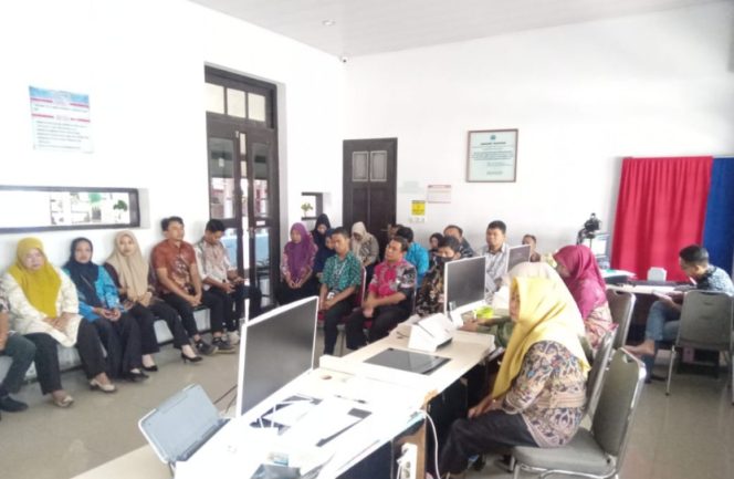 					Pelayanan Administrasi Kependudukan di Kantor Disdukcapil Bantaeng. (Foto: Istimewa)