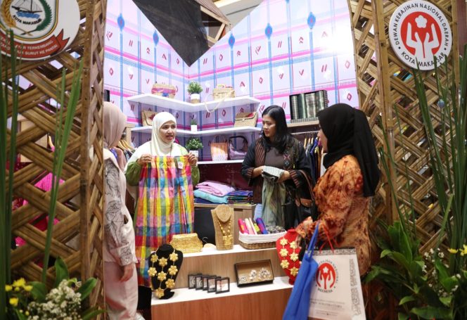 					Booth Dekranasda Makassar di Pembukaan Inacraft 2025 Pikat Pengunjung 