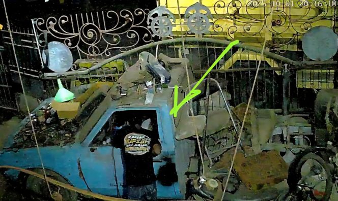 					Sosok Pelaku Pencurian Dibengkel Warga Selayar Tertangkap Kamera CCTV. (Foto: Istimewa)