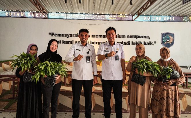 					Warga Binaan Rutan Barru Panen Sayur, Hasilnya Dibagikan ke Keluarga