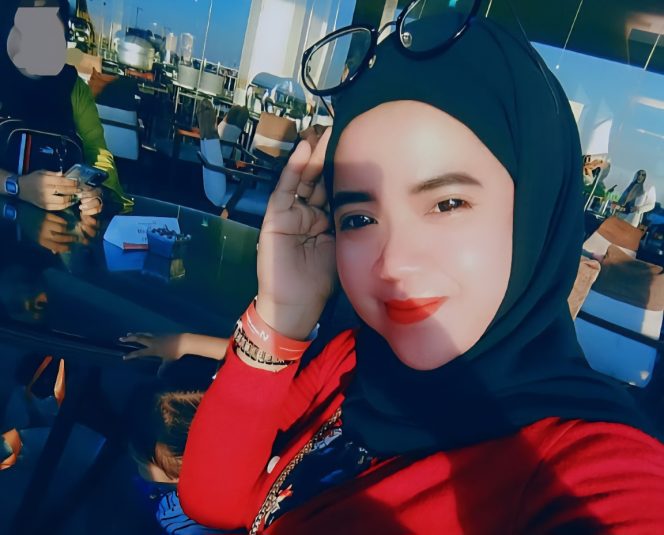 					Foto Wanita yang Mengaku Bernama Mirnawati Warga Desa Benteng Palioi, Kecamatan Kindang yang Dikirim ke Muhaemin. (Foto: Pribadi/ Muhaemin)