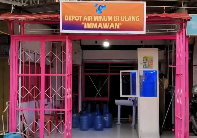 					Salah Satu Depot Air Minum yang Hentikan Produksi karena Air Baku yang Asin. (Foto: Berita.News)