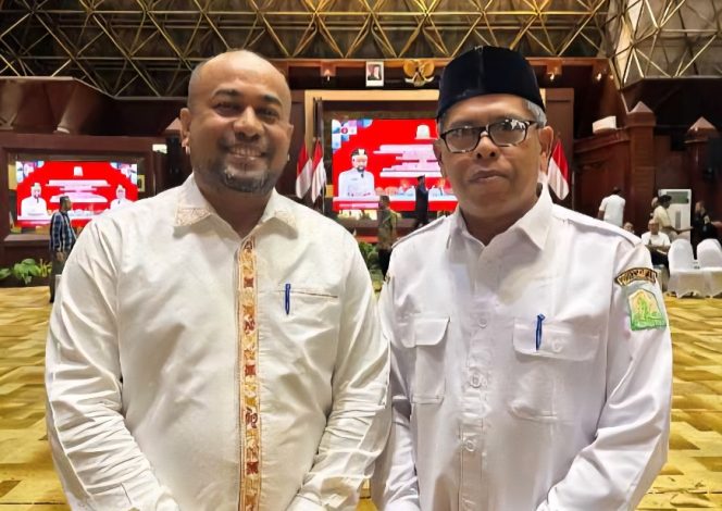 					Tokoh masyarakat Aceh, Abdullah Hasbullah Bersama Direktur Utama Bank Aceh, Fadhil Ilyas. (Foto: Istimewa)