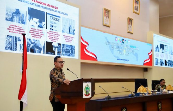 					Wamendagri Bima Arya Sugiarto Saat Memberikan Arahan Di Kantor Gubernur Sulawesi Selatan. (Foto: Istimewa)