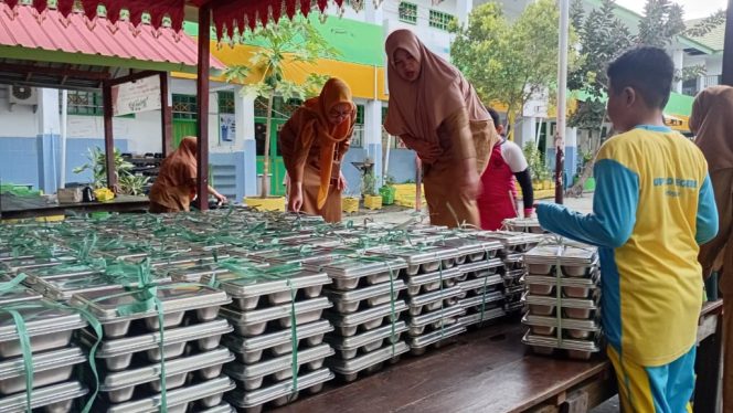 					Penyaluran Makanan Bergizi Gratis (MBG) di Parepare. (Foto: Berita.News/ Wahyu)