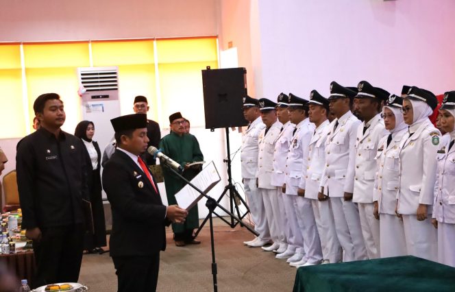 					Tasming Hamid Lantik Pejabat Eselon III dan IV, Administrator, Pengawas, Fungsional, serta Kepala Sekolah. (Foto: Istimewa)