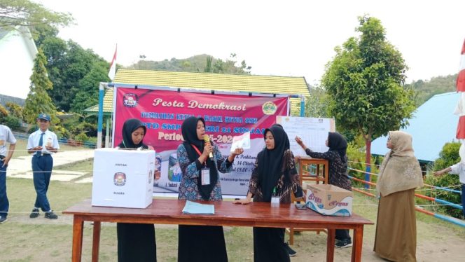 					Tahapan Penghitungan Suara Pemilihan Ketua dan Wakil Ketua OSIS SMPN 21 Sinjai. (Foto: Istimewa)