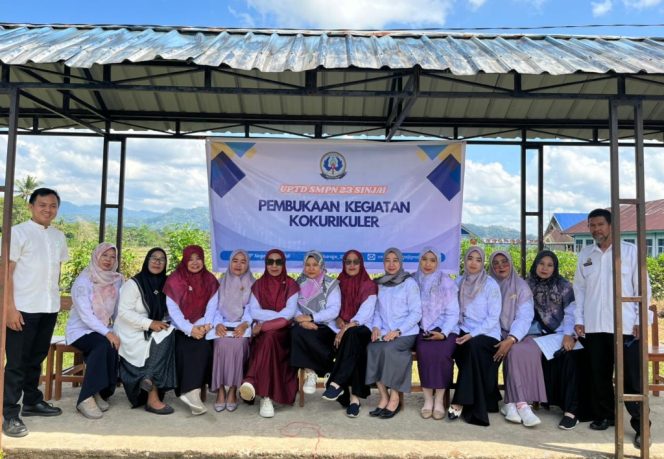 					Tenaga Pendidik SMP Negeri 23 Sinjai. (Foto: Istimewa)