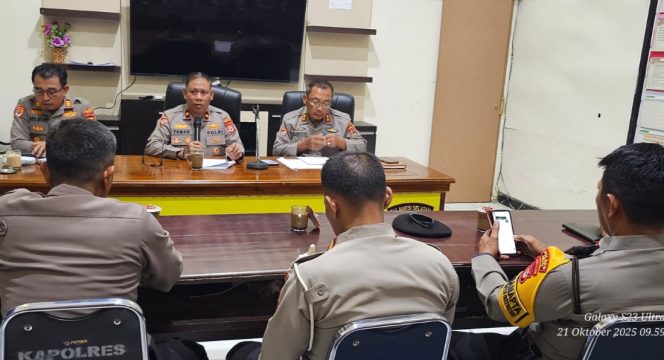 					Analisis dan Evaluasi Minggu ke-III Program Quick Wins Akselerasi Transformasi Polri Tahun 2025 di Ruang Data Polres Sinjai. (Foto: Istimewa)