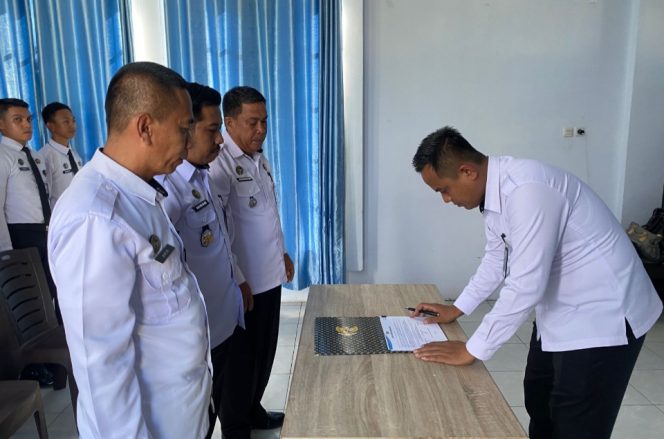 					Penandatanganan Komitmen Bersama Petugas Pemasyarakatan di Rutan Sinjai yang Dilaksanakan Secara Serentak di Seluruh Indonesia. (Foto: Istimewa)