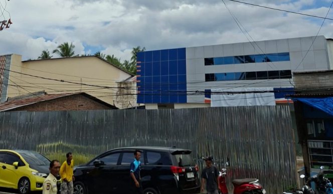 					Area Gedung BRI Unit Sangiasseri Dipagari Seng Usai Runtuh. (Foto: Istimewa)