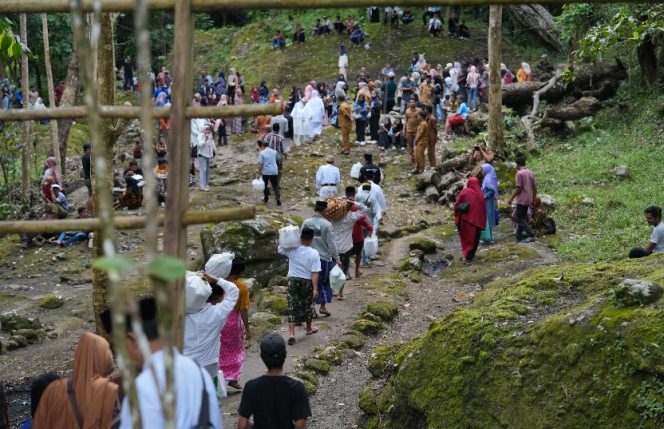 					Karampuang Menyapa Leluhur: Kemegahan Pesta Adat Mappogau Sihanua di Sinjai