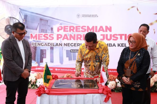 					Didampingi Bupati Andi Utta, Dirjen Badilum MA Resmikan Mess Panrita Justicia PN Bulukumba