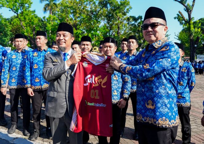 					Gubernur Andi Sudirman saat melepas Atlet ASN Pemprov yang akan berlaga di PORNAS XVII KORPRI (dok)
