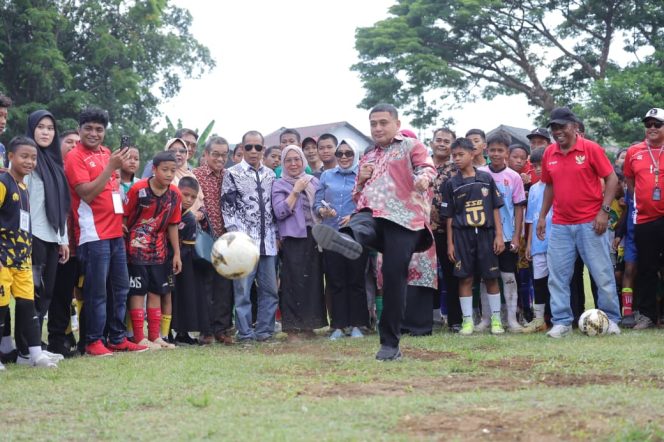 					Wali Kota Munafri saat membuka Asnawi Mangkualam Cup di Makassar (dok)