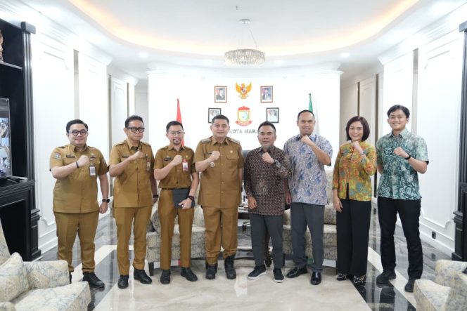 					Wali Kota Makassar Munafri Arifuddin ajak PT SMI kolaborasi membangun Stadion Untia Kota Makassar (dok)
