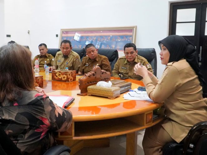 					Kepala Kesbangpol Makassar Fathur Rahim saat mendampingi Wakil Wali Kota Makassar Aliyah Mustika Ilham menerima Audiensi (dok)