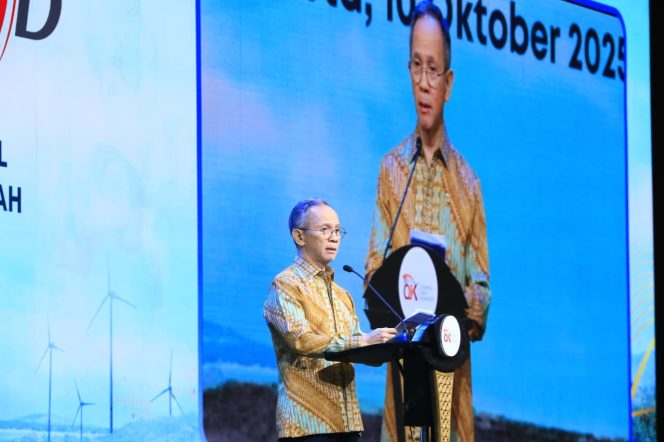					Ketua Dewan Komisioner OJK Mahendra Siregar saat sambutan di Rakornas TPAKD 2025 (dok)