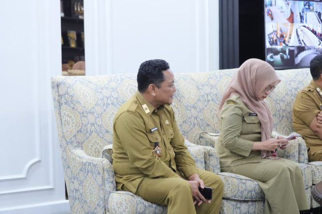 					Kepala Kesbangpol Makassar Fathur Rahim saat mendampingi Wali Kota Makassar menerima audiensi Tim Densus 88 (dok)