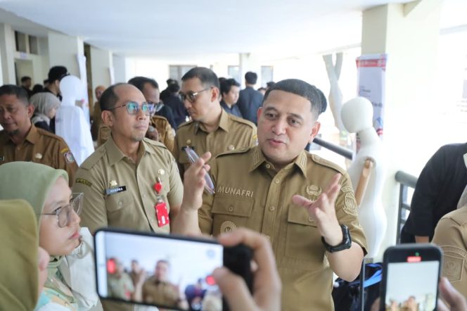					Wali Kota Makassar Munafri Arifuddin usai menilai karya finalis lomba logo HUT Kota Makassar (dok) 