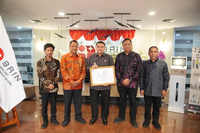 					Wali Kota Makassar Munafri Arifuddin saat menerima penghargaan nasional di Jakarta (dok)