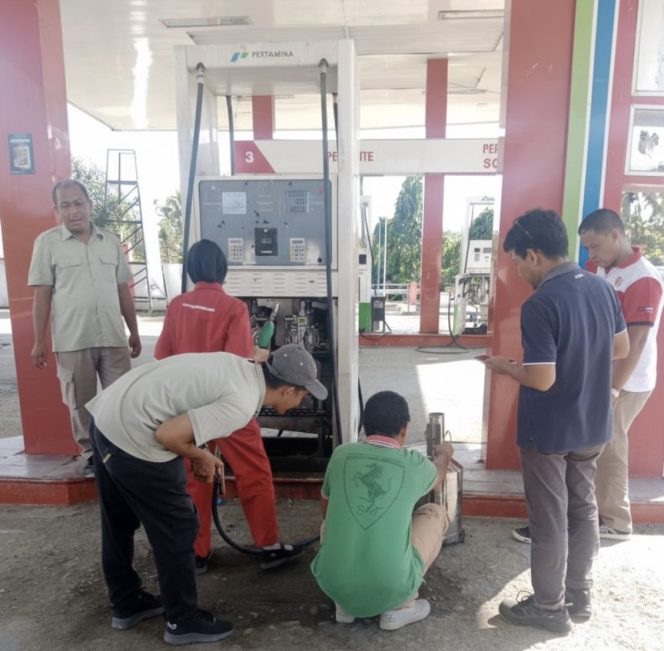 					Pertamina Patra Niaga Sulawesi Lakukan Pengecekan dan Tera Ulang Jumlah BBM di Salah Satu SPBU di Sulawesi Barat (dok)