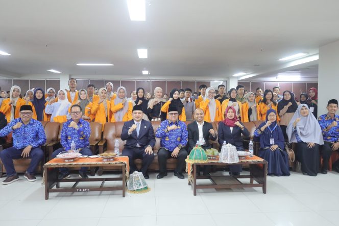 					Kadis Kominfo Makassar Muh Roem saat mendampingi Wali Kota Munafri hadiri Bulan Bahasa di Fakultas FBS UNM (dok)