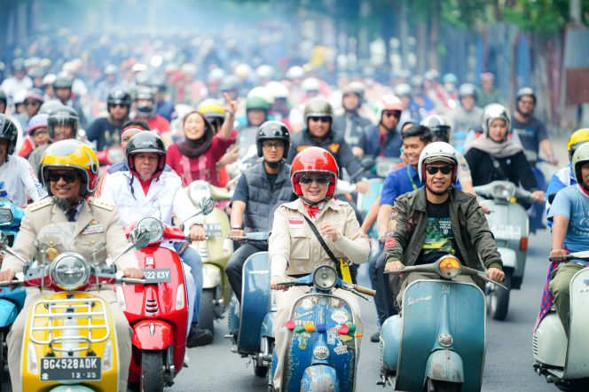 					Gubernur dan Wagub Sulsel rayakan Hari Sumpah Pemuda bersama Komunitas Vespa (dok)