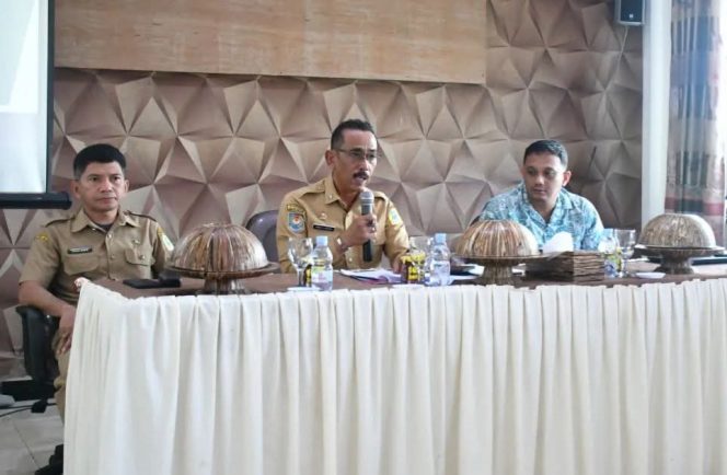 					Sekda Sinjai, Andi Jefrianto Asapa, Membuka Entry Meeting Verifikasi Lapangan Usulan Penetapan Hutan Adat Karampuang. (Foto: Istimewa)