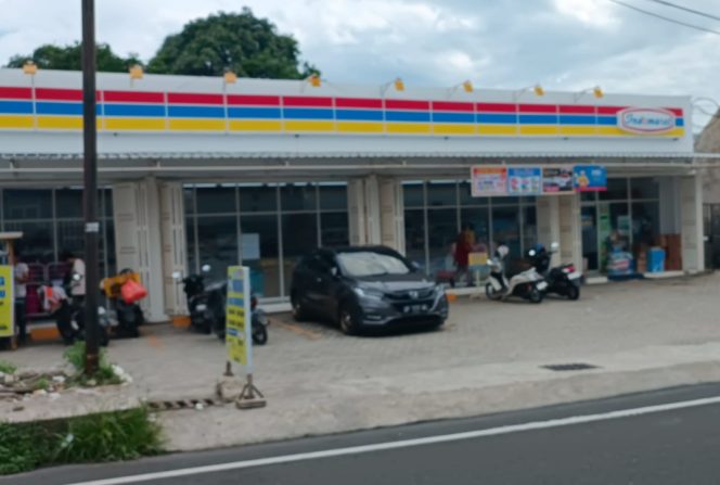 					Salah Satu Toko Ritel Modern, Indomaret, di Jalan Nurussamawati, Kota Parepare. (Foto: Berita.News/ Wahyu)