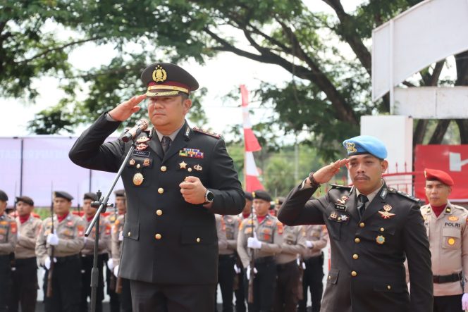 					Kapolres Sinjai Pimpin Ziarah Pahlawan, Momen Haru Saat Tabur Bunga di TMP Mangottong