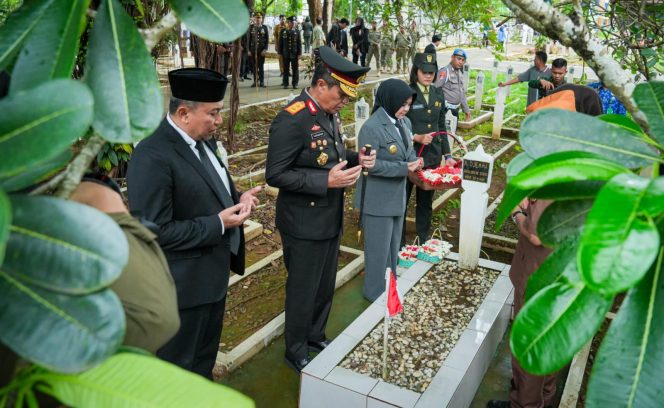 					Wagub Sulsel Pimpin Irup Hari Pahlawan Nasional ke-80 di TMP Panaikang