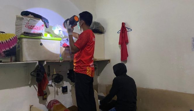 					Lapas Makassar Gelar Sidak Malam, Pastikan Blok Hunian Bebas Barang Terlarang
