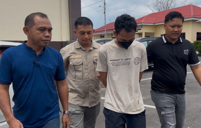 					Terduga Pelaku SL Dibawa ke Mapolres Bulukumba untuk Proses Pemeriksaan Lebih Lanjut. (Foto: Istimewa)