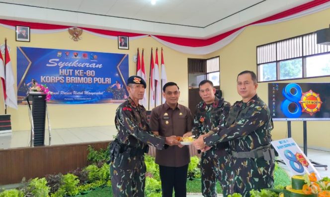 					Brimob Batalyon B Pelopor Gelar Syukuran HUT ke-80, Santuni Ratusan Anak Yatim di Parepare