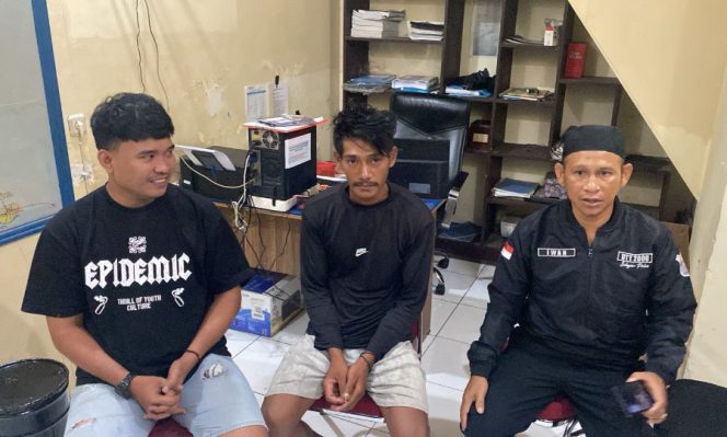 					Salah Satu ABK yang Berhasil Selamat [Tengah] Usai Tujuh Hari Terombang-Ambing di Laut. (Foto: Istimewa)