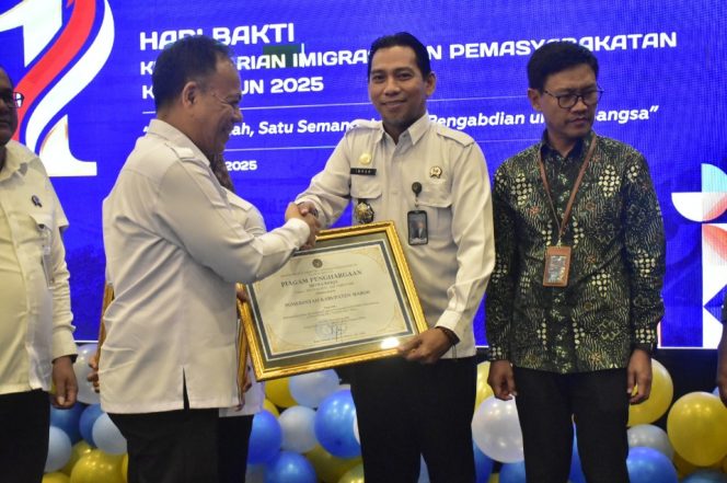 					Pemkab Maros Diganjar Penghargaan pada Tasyakuran Hari Bakti Kemenimipas Sulsel