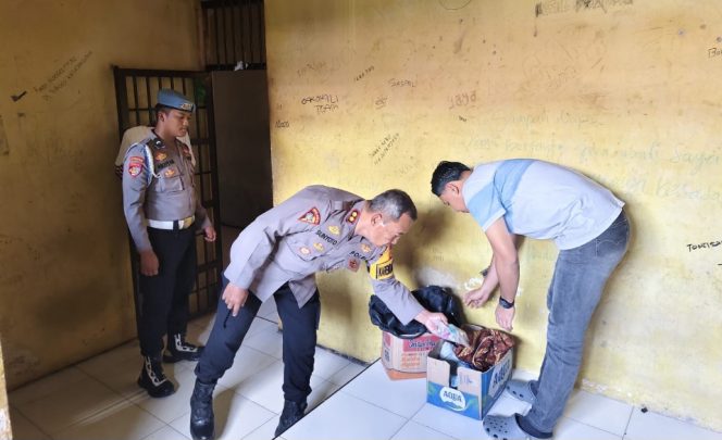 					Kabag Ops Polres Sinjai Sidak Mendadak ke Ruang Tahanan, Ada Apa?