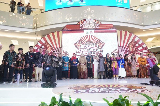					Dekranasda Makassar Juara 2 Parade Wastra di Expo Kreatif Andalan 2025