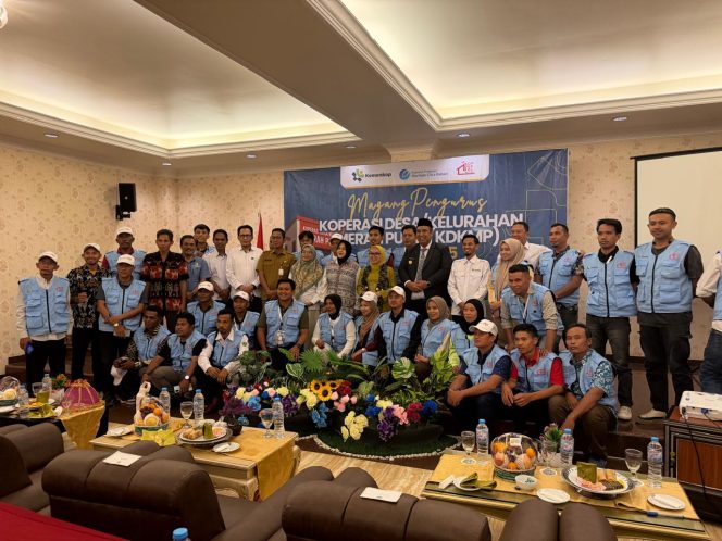 					Pembukaan Magang Pengurus Koperasi Desa dan Kelurahan Merah Putih (KDKMP) wilayah 6 dari 15 Provinsi di Grand Town Hotel Maros, Sulawesi Selatan (dok)