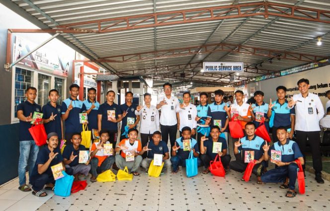 					Peringati Hari Guru Nasional, PKBM Mattirowalie Serahkan Bantuan Alat Tulis untuk WBP di Rutan Barru