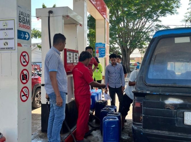 					Diduga Ada Penyimpangan! Polisi Gerak Cepat Gerebek SPBU di Sinjai