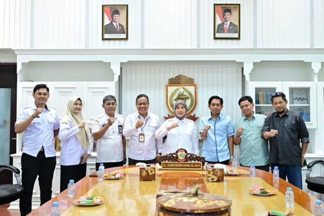 					Wakil Wali Kota Makassar Aliyah Mustika bersama Pengurus Daerah JMSI Sulsel (dok) 